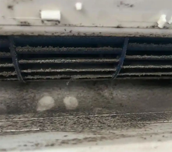 石鼓空调吹的风有股烧焦味是怎么回事